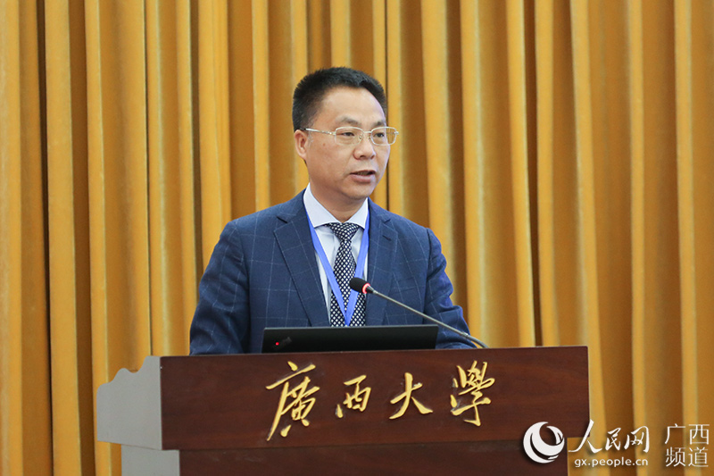 伟德国际victor1946党委书记黄建荣在国际投资贸易与广西自贸区法制建设国际研讨会闭幕式上的致辞此次会议的召开，得益于若干非常重要的机缘。对促成这些机缘成就的一些人和单位，我要表示诚挚的谢意【详细】 